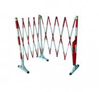 在選購不銹鋼伸縮式護(hù)欄時(shí)應(yīng)該注意點(diǎn)什么呢？