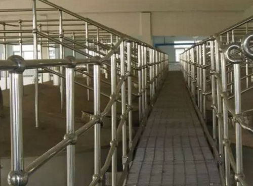 鋼結(jié)構(gòu)平臺(tái)扶手欄桿立柱種類及規(guī)范